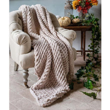 Carica l'immagine nel visualizzatore di Gallery, Plaid in ciniglia cm 127×152
