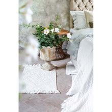 Carica l'immagine nel visualizzatore di Gallery, TAPPETO JACQUARD CON NAPPE 1300GSM
