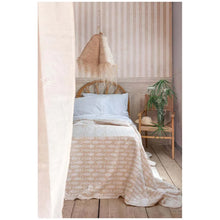 Carica l'immagine nel visualizzatore di Gallery, Trapunta matrimoniale primaverile beige in microfibra con gala "Pesciolini" 260x260 cm
